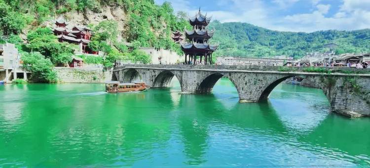 追梦水榭·Riverside lnn观景客栈(镇远古城店)图片