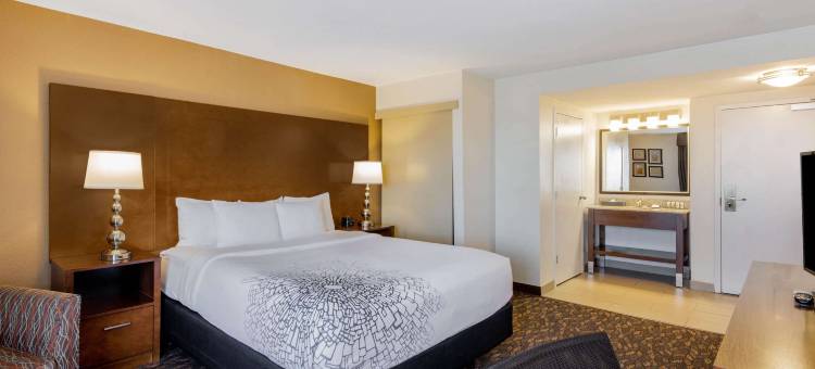 奥克兰海沃德拉昆塔温德姆套房酒店(La Quinta Inn & Suites by Wyndham Oakland - Hayward)图片