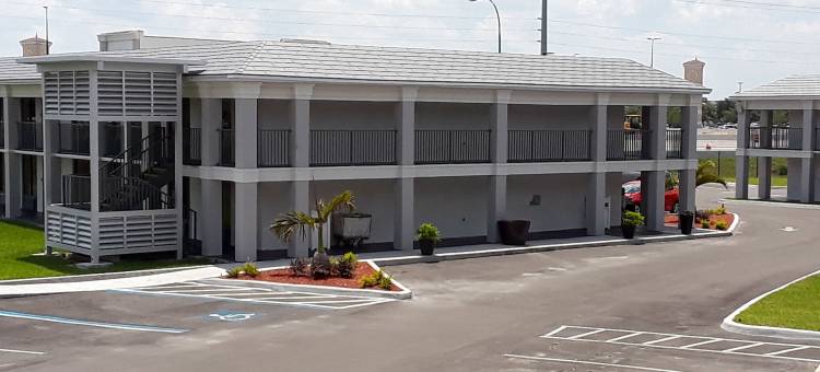 奥兰多环球度假村附近凯隆酒店(Clarion Inn & Suites Across from Universal Orlando Resort)图片