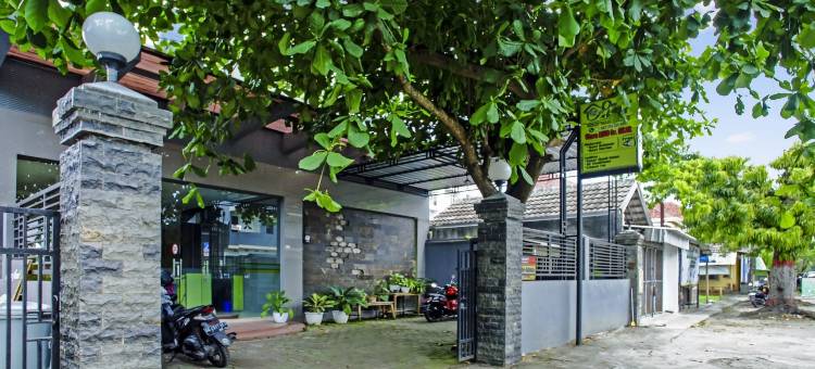 OYO 90863 奥马科斯特伊斯兰酒店(OYO 90863 Omah Kost Syariah)图片