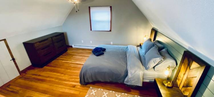 Exclusive Views and Cozy Deck Retreat - Stunning Lakefront Escape图片