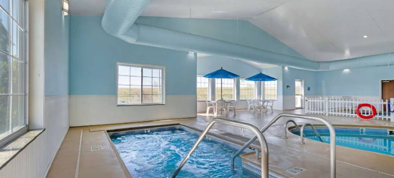 麦迪逊堡凯艺套房酒店 - 近 61 号公路(Quality Inn & Suites Fort Madison Near Hwy 61)图片