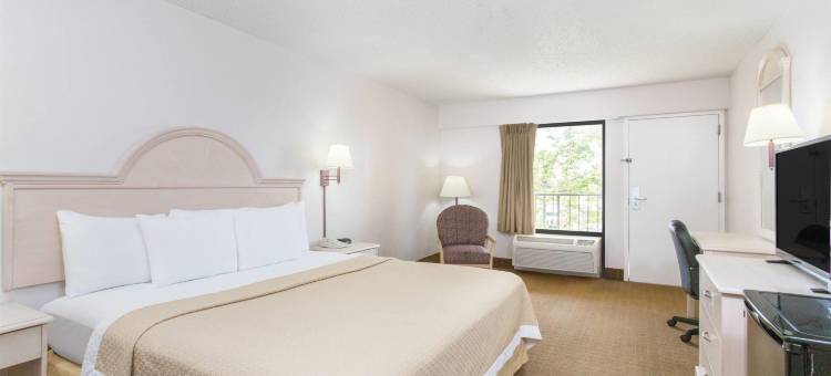 纳瓦拉 - 海滩/哈尔伯特附近温德姆戴斯套房酒店(Days Inn & Suites by Wyndham Navarre - Near Beaches/Hurlburt)图片