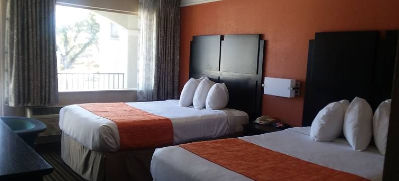 查尔斯湖历史区豪生酒店(Howard Johnson by Wyndham Historic Lake Charles)图片