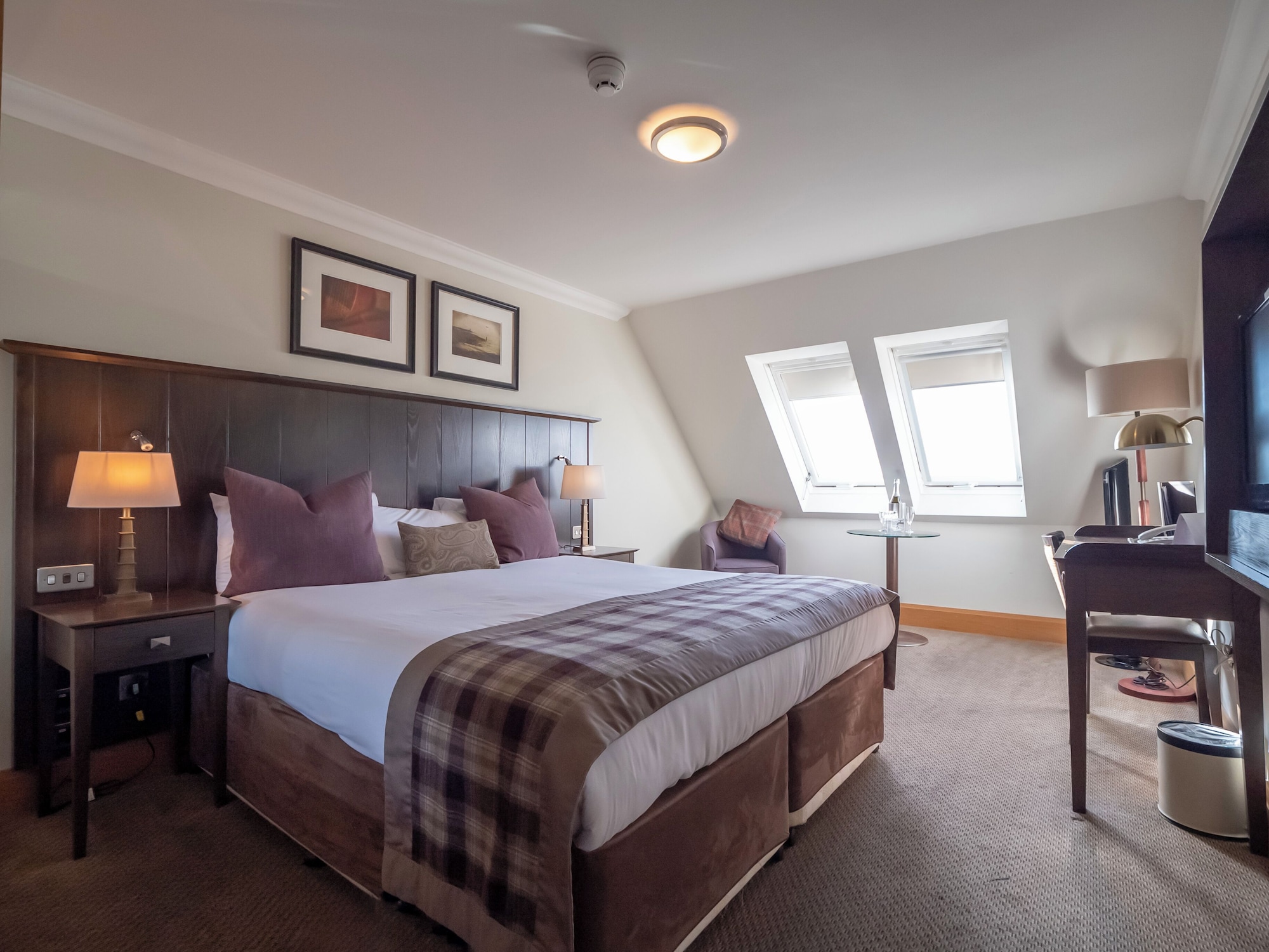 The Loans Inn Hotel Overview