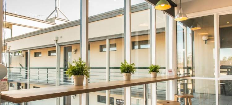 维沃里国际酒店(The Waverley International Hotel)图片