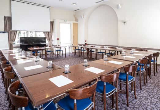 Excelsior Hotel Overview