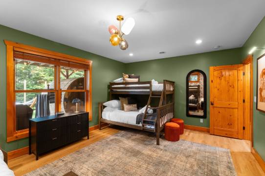 豪华小木屋,火坑,桑拿,宠物友好,距离温德姆山度假村5分钟(Luxury Chalet, Firepit, Sauna, Pet Friendly, 5 mins to Windham Mtn resort)