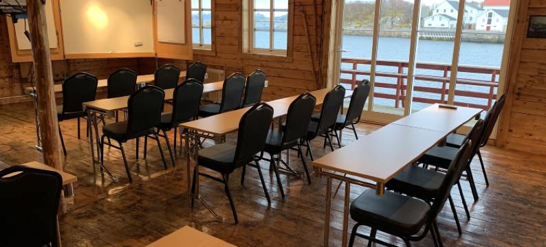 哼宁斯维罗布尔酒店(Henningsvær Rorbuer)图片