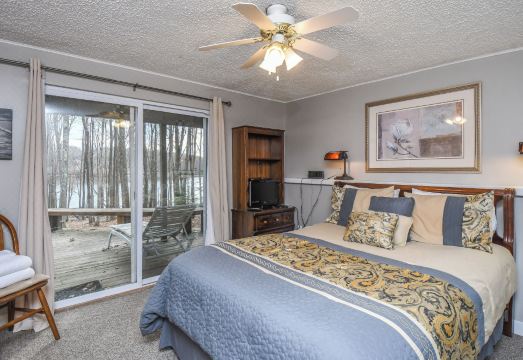 Donnas Choice Hotel Overview