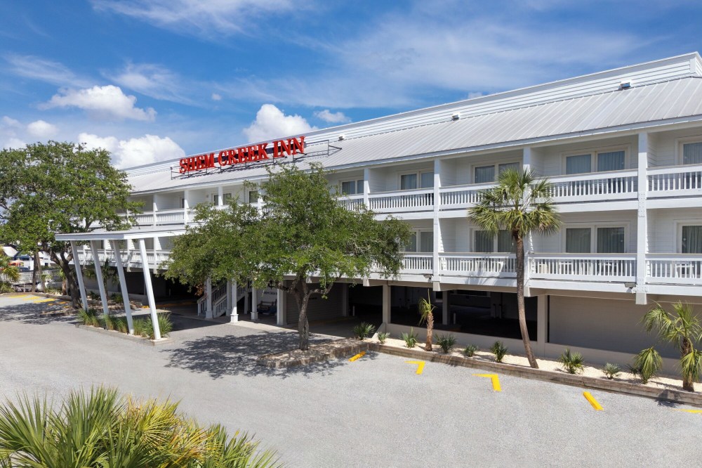 Shem Creek Inn Over view