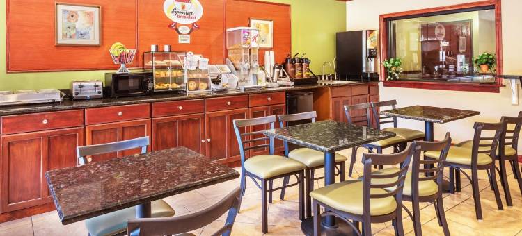 蒂尔顿-威尼皮索科湖速8酒店(Super 8 by Wyndham Tilton/Lake Winnipesaukee)图片