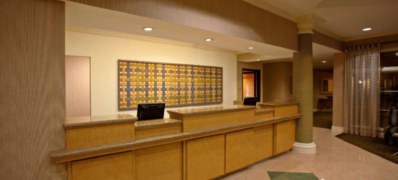 格林斯伯勒拉昆塔温德姆套房酒店(La Quinta Inn & Suites by Wyndham Greensboro NC)图片