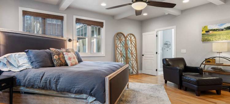 骡镇天堂令人惊叹的市中心逃逸！(Muletown Haven Stunning Downtown Escape!)图片