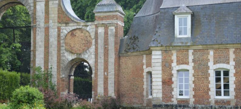 House near Merlimont-Plage and historic abbey图片