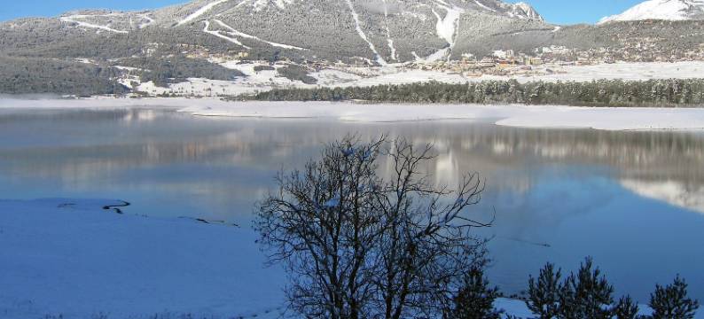 Villa in Ayguatébia-Talau with Garden & BBQ图片