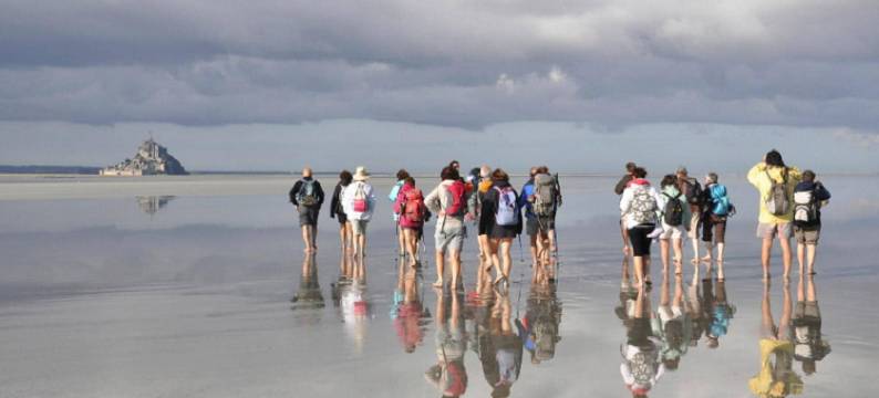 Holiday Home in Bréhal near Sandy Beach图片