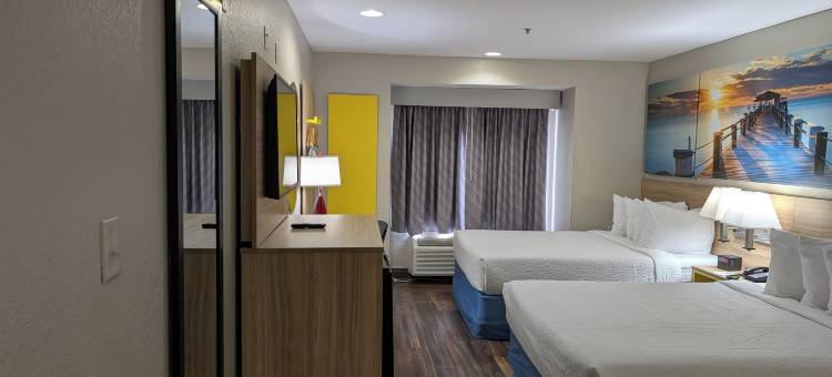 坦帕雷蒙德詹姆斯体育场温德姆戴斯套房酒店(Days Inn & Suites by Wyndham Tampa / Raymond James Stadium)图片