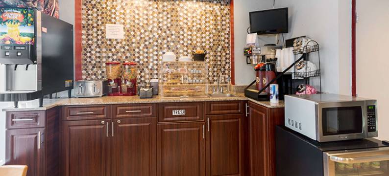 布雷登顿马格努森酒店(Magnuson Hotel Bradenton)图片