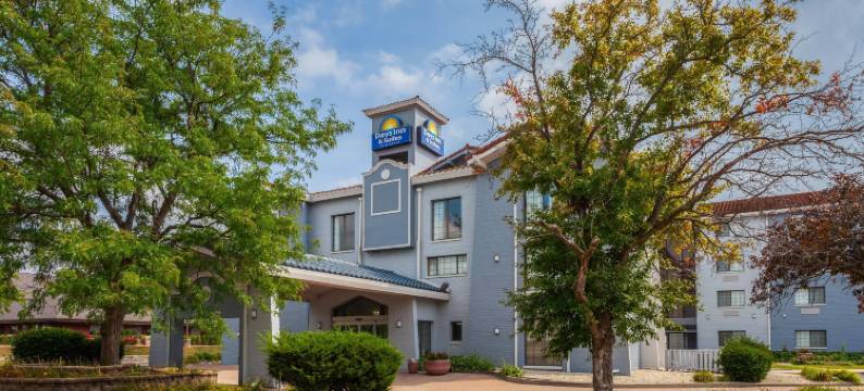 阿灵顿高地戴斯套房酒店(Days Inn & Suites by Wyndham Arlington Heights)图片