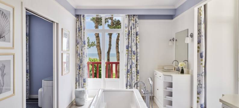 埃米塔日吕西安巴里亚酒店(Hôtel Barrière l'Hermitage)图片