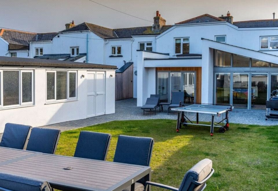 Number 1 Bossiney House Hotel Overview