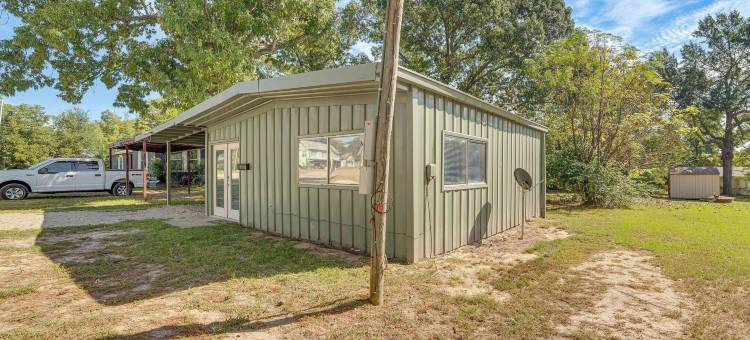 宁静的东德克萨斯度假屋！迈尼奥拉平房(Peaceful East Texas Retreat! Mineola Bungalow)图片