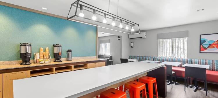 路易斯维尔杰佛逊顿美茵斯坦套房酒店(MainStay Suites Louisville Jeffersontown)图片