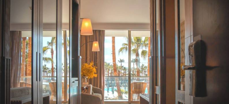 海边的葡萄酒与书籍，阿尔加维度假村(Wine & Books by the Sea, Algarve Resort)图片