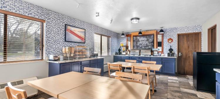 德拉菲尔德AmericInn酒店(AmericInn by Wyndham Delafield)图片