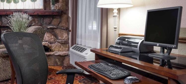 考考纳温德姆戴斯套房酒店(Days Inn & Suites by Wyndham Kaukauna WI)图片