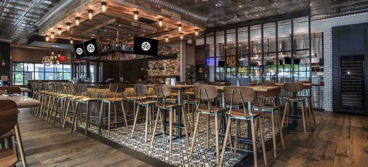 桑德曼签名坎卢普斯酒店(Sandman Signature Kamloops Hotel)图片