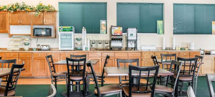 品质酒店及套房马基诺市海滨(Quality Inn & Suites Mackinaw City Beachfront)图片