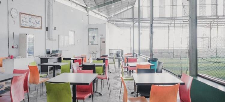 红多兹酒店-近占碑图古佩尔斯(RedDoorz Near Tugu Pers Jambi)图片