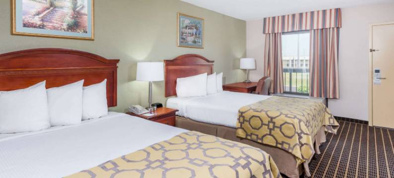 克拉克斯维尔东北呗盟套房酒店(Baymont by Wyndham Clarksville Northeast)图片