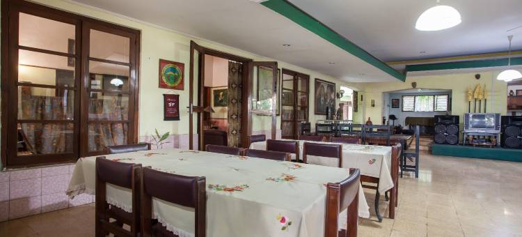 红多兹酒店-靠近巴莱库塔玛琅(RedDoorz Near Balai Kota Malang)图片