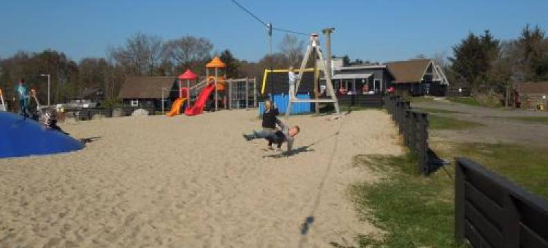 斯瓦勒雷丹露营小屋酒店(Svalereden Strand Camping Cottages)图片