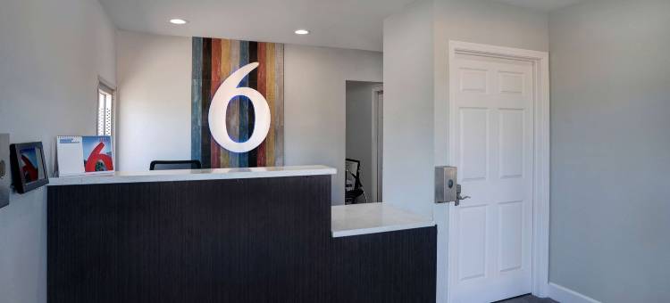 加利福尼亚阿克塔 - 洪堡理工州立大学 6 号汽车旅馆(Motel 6 Arcata, CA – Cal Poly Humboldt)图片