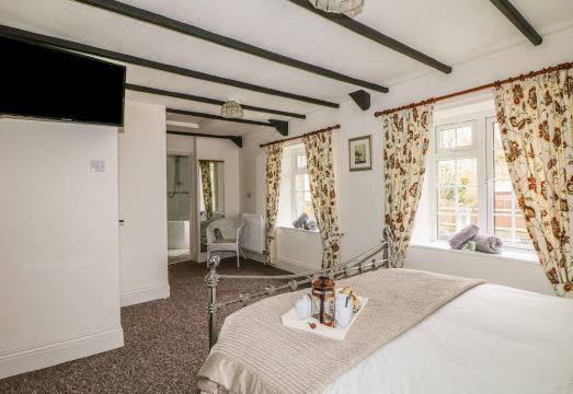 Dromore Hotel Overview