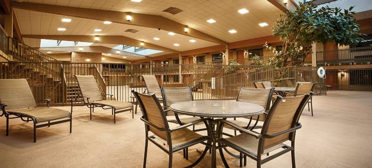 拉顿贝斯特韦斯特优质酒店(Best Western Plus Raton Hotel)图片