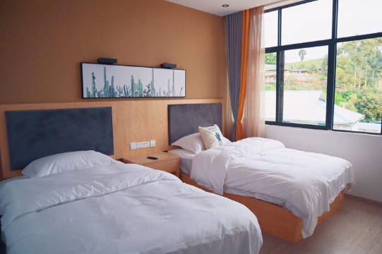 澜沧华玉酒店(东回镇店)