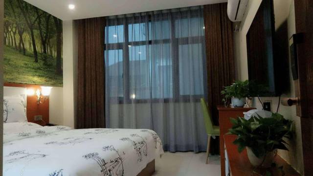 宛都·世纪豪庭酒店(邓州四季花城店)