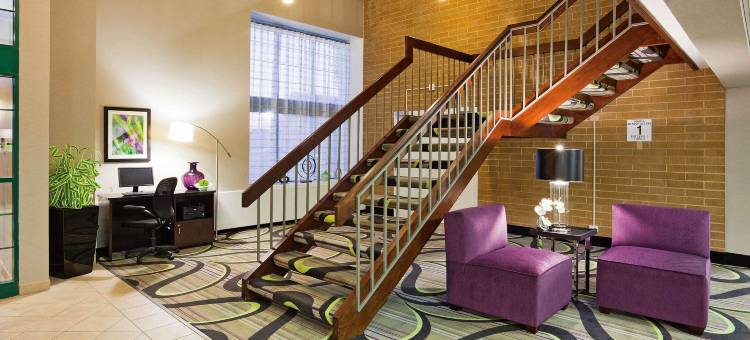 奥什科什拉昆塔温德姆酒店(La Quinta Inn by Wyndham Oshkosh)图片