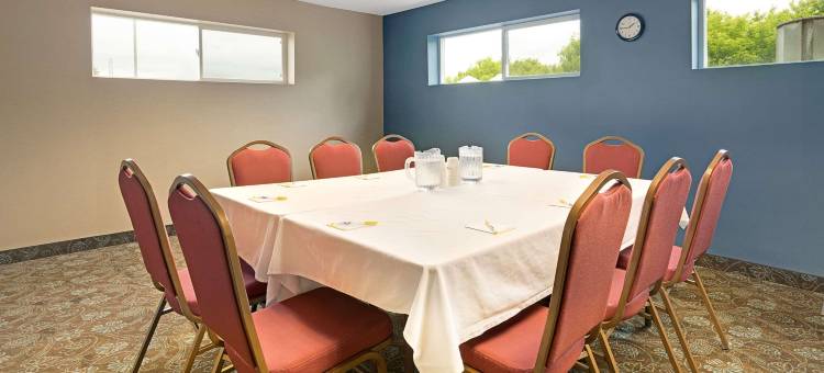 伊根明尼苏达戴斯酒店-近美国购物中心(Days Inn by Wyndham Eagan Minnesota Near Mall of America)图片