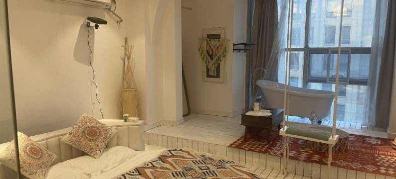 钟楼恋家公寓(竹笆市分店)图片