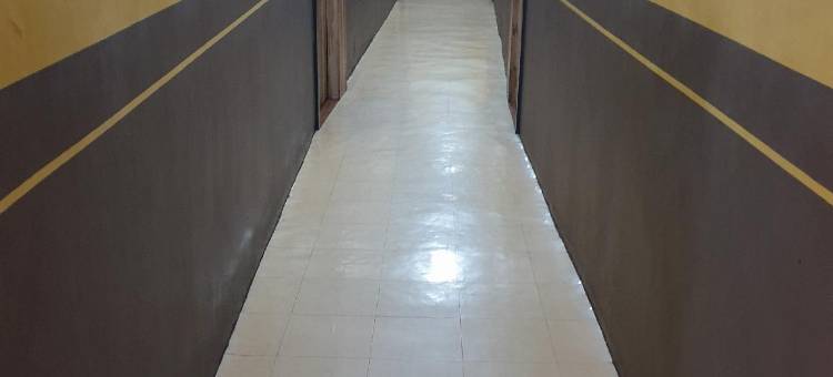 OYO 1011 First酒店(OYO 1011 First Hotel)图片