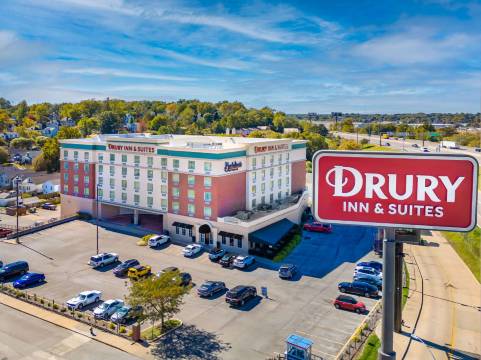 圣路易斯-近森林公园德鲁里套房酒店(Drury Inn & Suites St. Louis Forest Park)