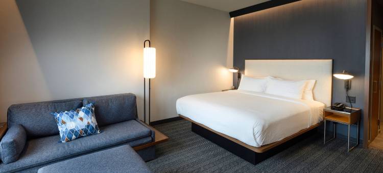 Courtyard Charlotte Waverly图片