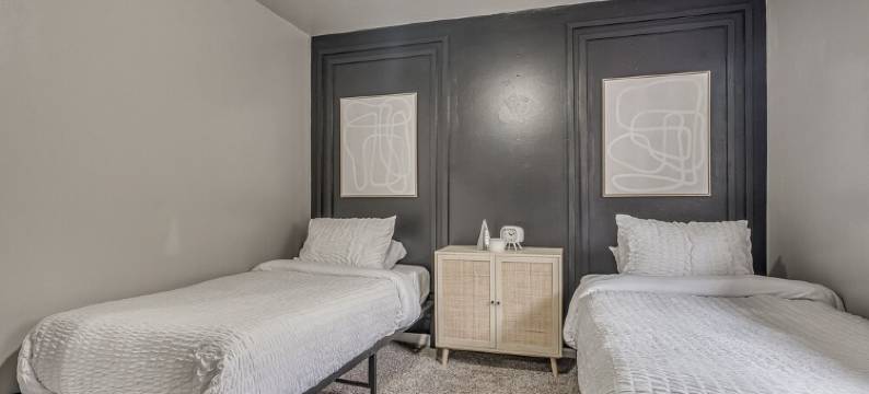 North OKC - Large, Modern Home with Pool and Game Room图片