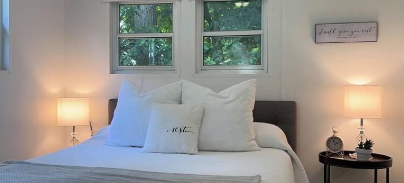 情侣浪漫乡村小屋，私密，桶式泳池，鸟类与野生动物(Couples Romantic Country Bungalow, Private, Stock Tank Pool, Birds, Wildlife)图片